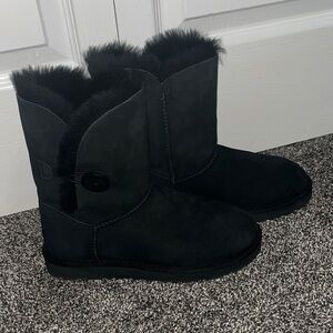 UGG Bailey Button II Women's Black Shearling Boots, 7